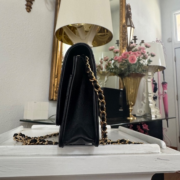 Chanel wallet on a chain - Picture 6 of 16